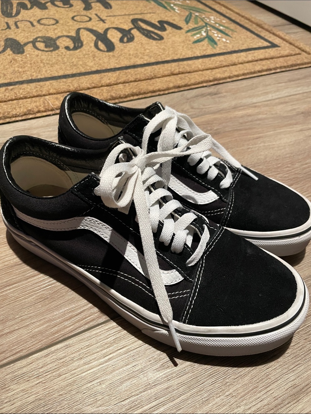 Vans Old Skool black and white skater sneakers size women’s 8.5 / men’s 7